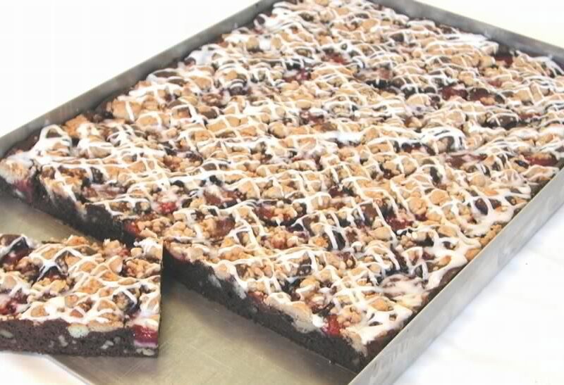 Image for Cake de Grenoble aux prunes, 60 x 40 cm avec BLACK SOFT